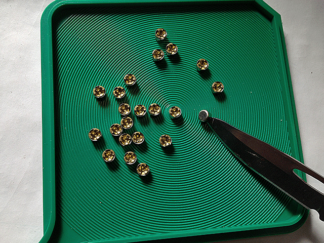 Sows flipping a primer manually