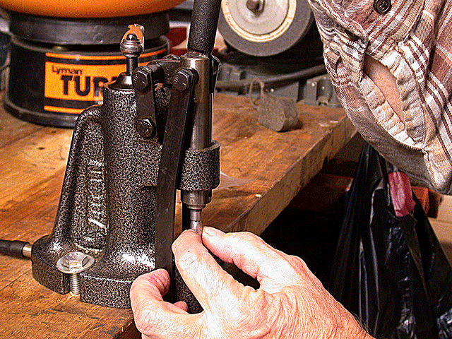 guiding the projectile into the top punch