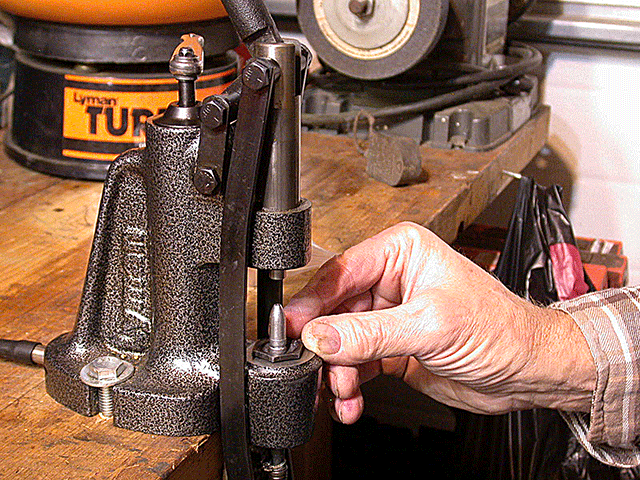 Insert the base of the projectile into the gas  check in the die.